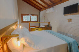 Quarto Suíte Cama Casal Pousada Recanto dos Macacos Cumuruxatiba - BA